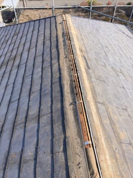 さいたま市中央区にて屋根修理〈スレートから横暖ルーフへのカバー工法〉の施工前写真